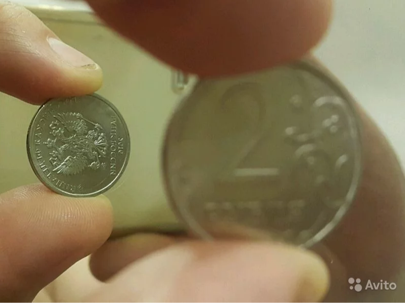В Петербурге двухрублевую монету продают за миллиард
