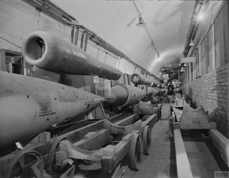 Производственная линия крылатой ракеты V1, Нордхаузен, горы Гарц, Германия; 1945