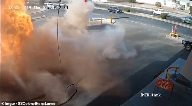 Видео: жуткий взрыв подземного резервуара с топливом на автозаправке