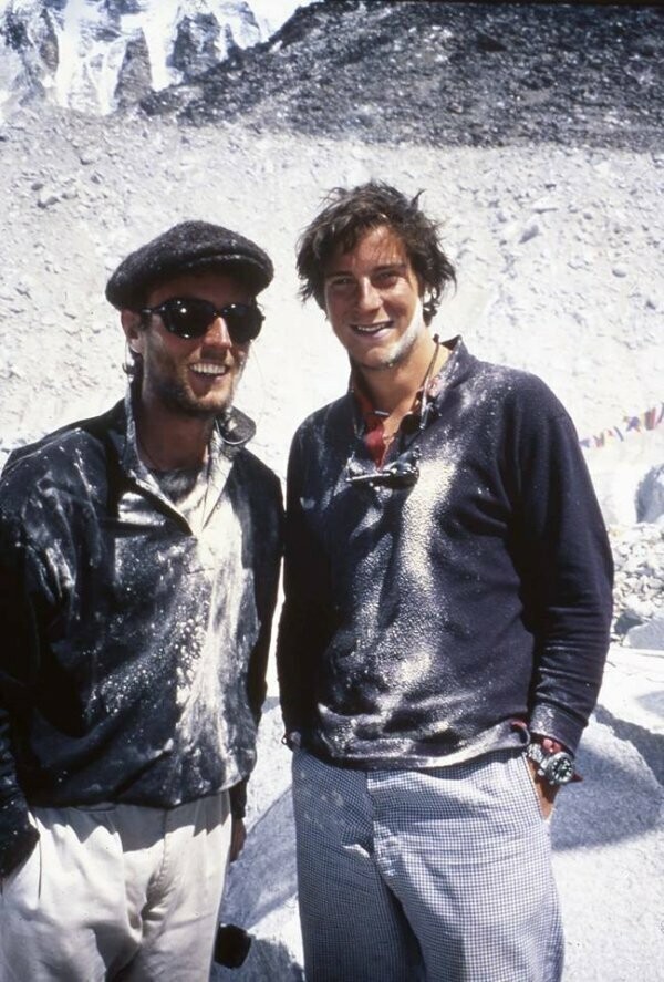 Беар Гриллс и его друг детства Мик Кростуэйт собираются покорить Эверест, 1998 год.