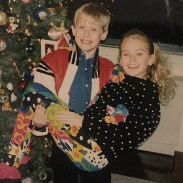 Маколей Калкин с одноклассницей Лорой, Рождество 1991 года.