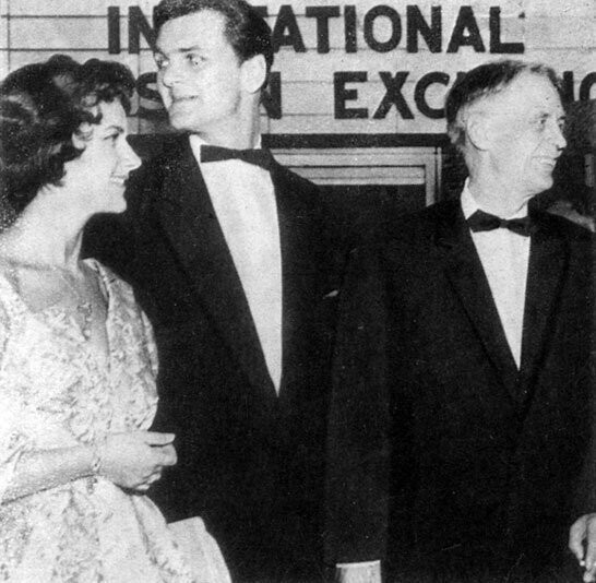  На премьере фильма 'Идиот'(1958) в США: Юлия Борисова, Юрий Яковлев, режиссёр Иван Пырьев.