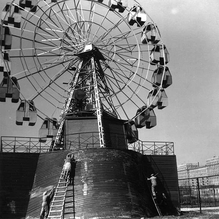 Чертово колесо. Ленинград, 1955
