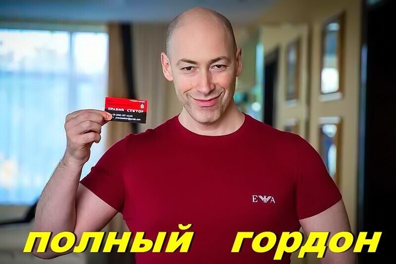 Хохол снимает со стены хаты ружье и куда-то собирается.  – Ты куда, Петро, собрался? – спрашивает его жена.  – Та пийду трохи москалей постреляю.  – А ну как они тебя?  – А мене то за шо?!