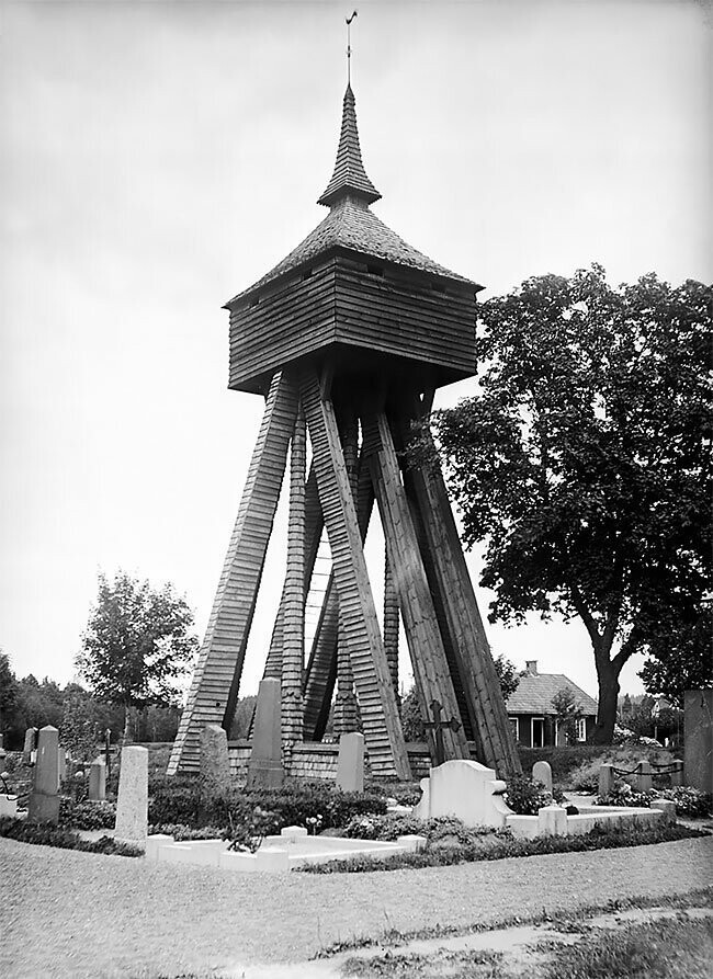 Колокольня церкви  Моэда в Смаланде , построенная в 1665 году. 1934г.