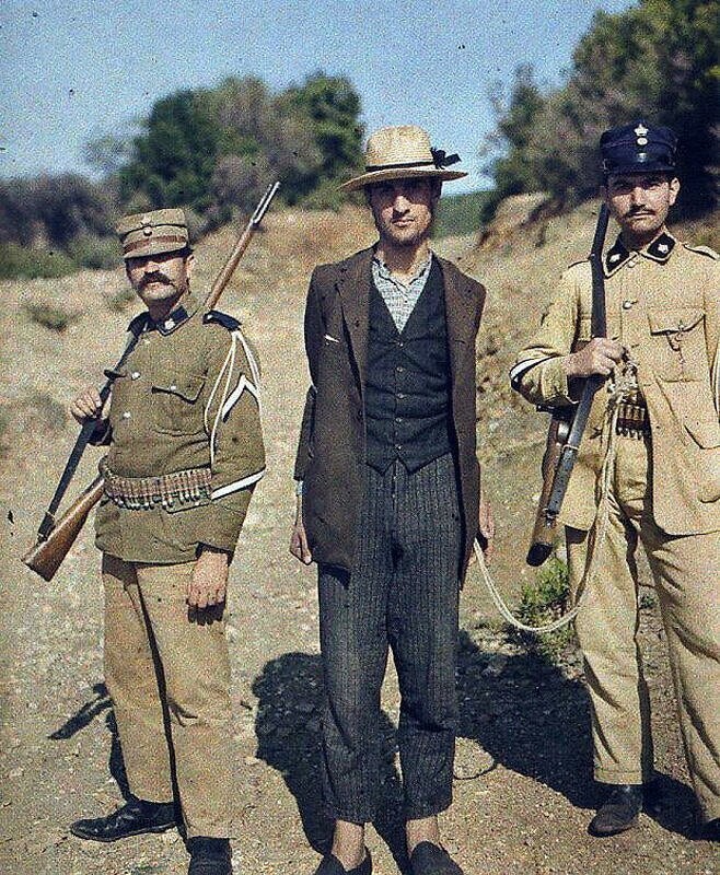 Греки поймали шпиона в районе горы Афон. 1913. Автохром. 