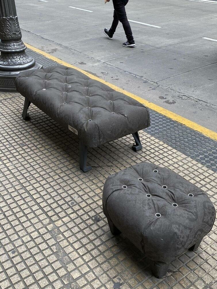 Эти уличные скамейки в Буэнос-Айресе сделаны из цемента