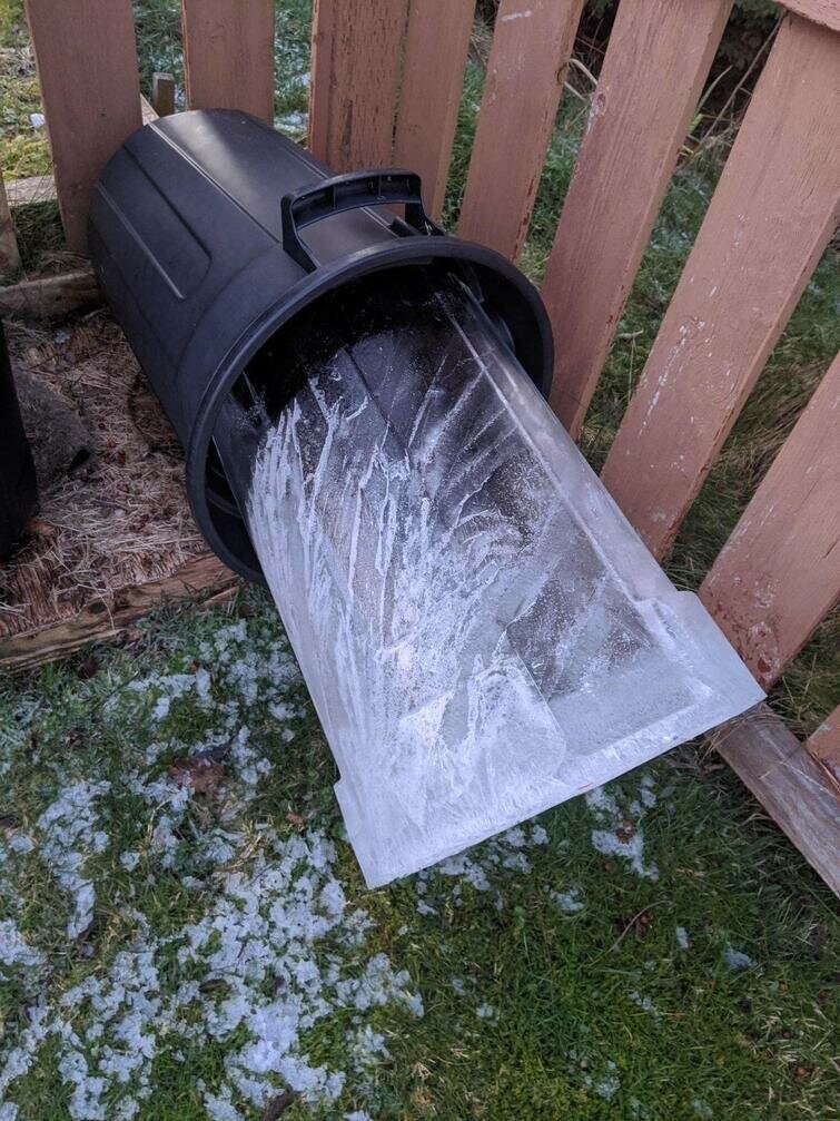 "Мой мусорный бак сделал кубик льда в форме мусорного бака"
