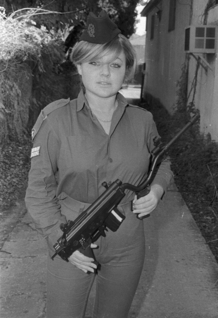 Штурмовая винтовка „Галил“, разработанная специально для женщин-солдат!