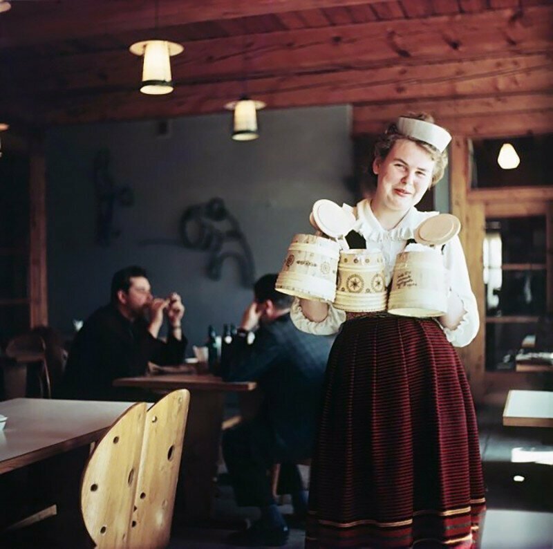 Пивной бар Vana Toomas в Таллинне, Эстония, 1968. Фото С. Мигдала.