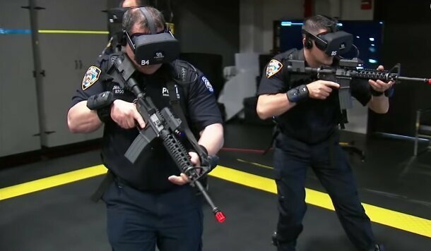 Американских полицейский департамент арендовал ангар для проведения первой в мире VR-тренировки.
