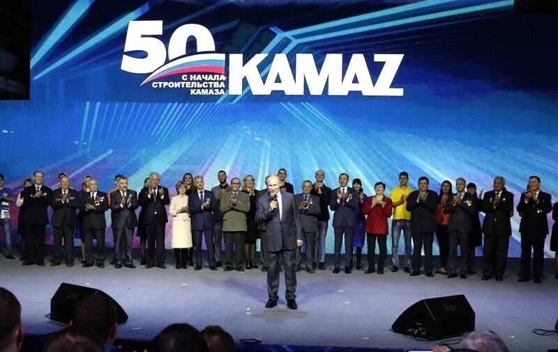 Как Путину вместо КАМАЗа Мерседес показали