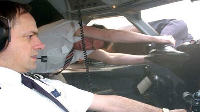 Как застрявший в окне зад пилота спас 87 пассажиров самолета