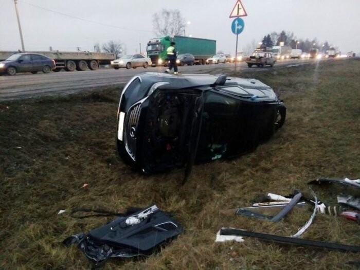 Авария дня. Грузовик устроил серьезный замес в Калужской области