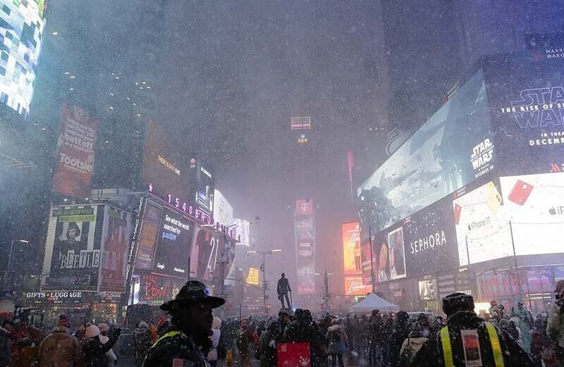Над Нью-Йорком пронесся снежный шквал