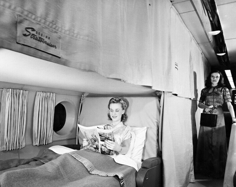 Спальные места в самолете Boeing 377 Stratocruiser, 1950–е годы, США