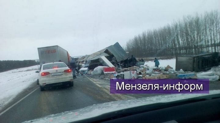 Авария дня. Столкновение двух грузовиков в Татарстане