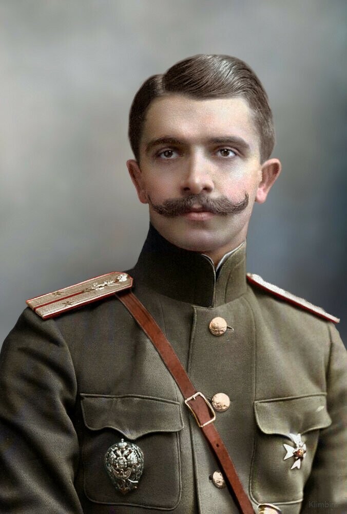 Летчик, первый военный испытатель самолетов России полковник  Евгений Руднев.