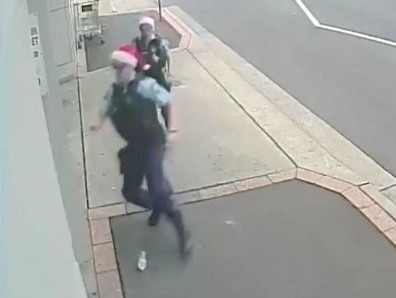 Австралийские полицейские провели задержание злоумышленника в шапках Санта-Клауса 