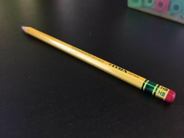 Ластик на конце карандаша оказался вовсе не ластиком