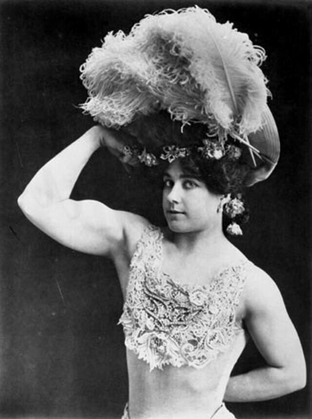 Шарм и сила: фотографии цирковой артистки и культуристки Чармион, конец 19 века