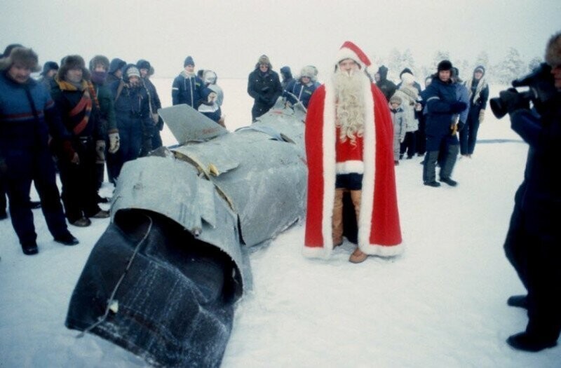 3 января 1985 г. советская крылатая ракета П-5 ( по НАТОвской терминологии - Помело) , выпущенная с корабля Северного Флота в ходе учений, отклонилась от курса и пролетев над Северной Норвегией упала в районе озера Инари в Финляндии