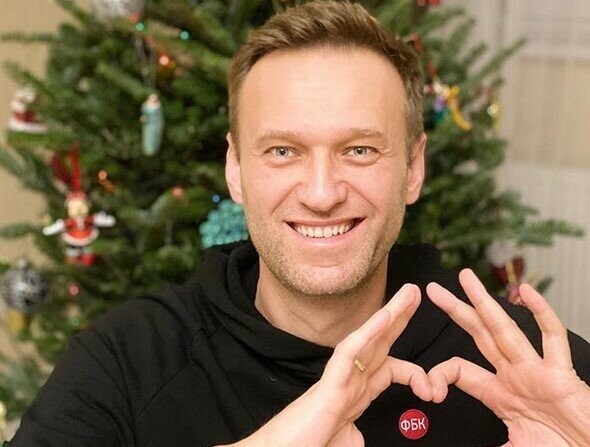 Навальный пиарится на детях, а Волков продает рисунок: господа совсем поехали