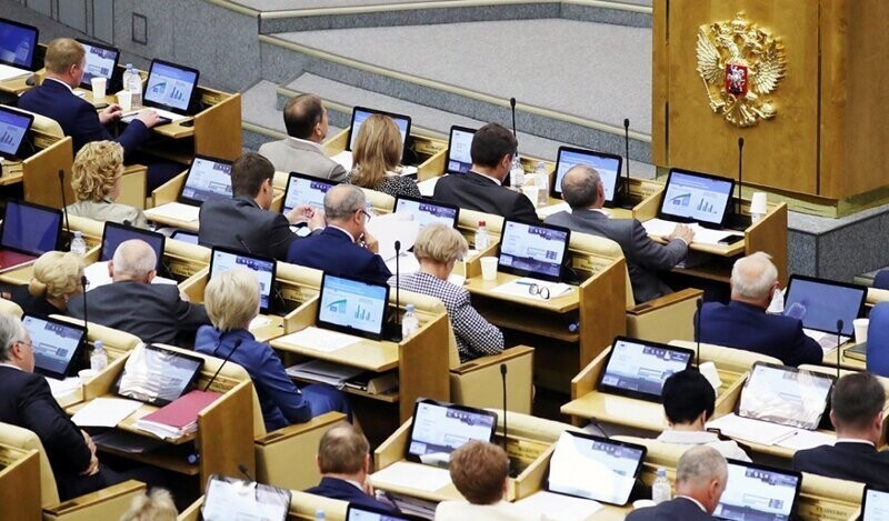 В Госдуме предложили сравнять зарплату депутатов со средней по России