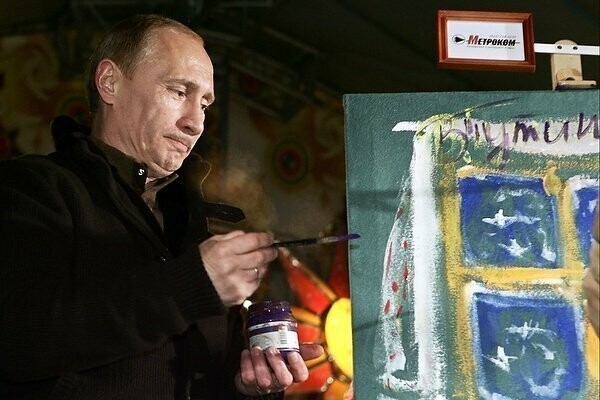 Кремль опубликовал архивные фото и видео Путина