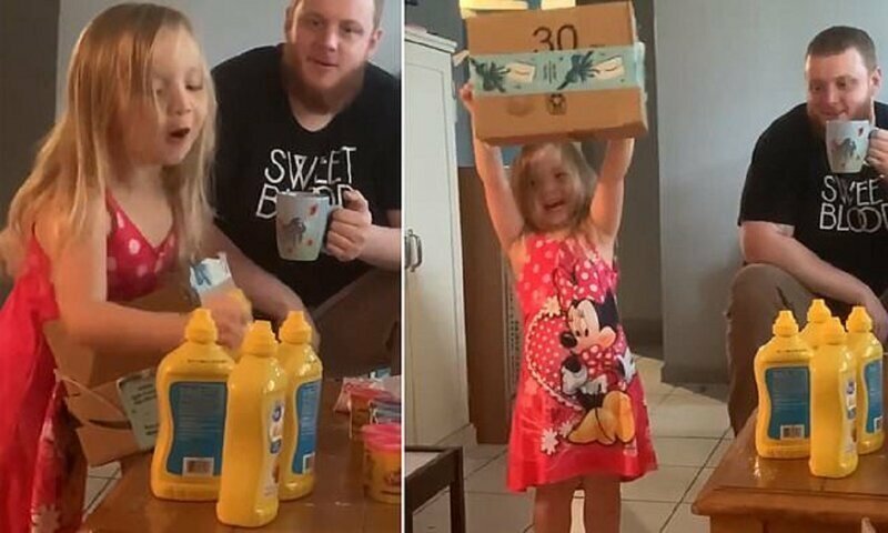 Четырехлетней малышке подарили на Рождество горчицу - и она счастлива!