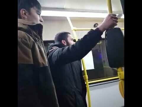 Трусливая мразь из под тишка бьёт ножом мужика в Москве 