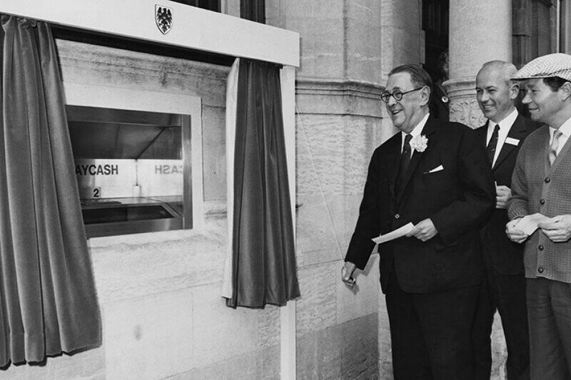 Первый банкомат в мире появился в 1939 году