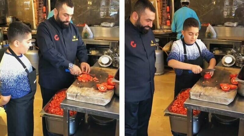 Мальчик виртуозно нарезал помидоры вслед за своим отцом