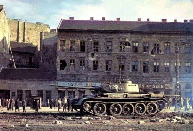 Танк Т-44Б в Будапеште, 1956 г.
