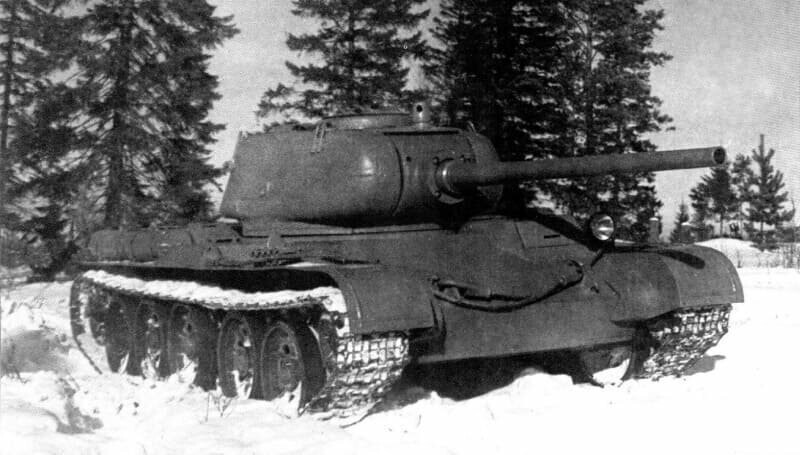 Опытный танк Т-44 с 85-мм пушкой Д-5Т.