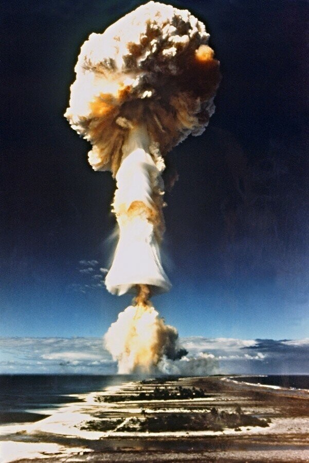1 января 1970 года. Полинезия, атолл Муруроа. Французские ядерные испытания. 