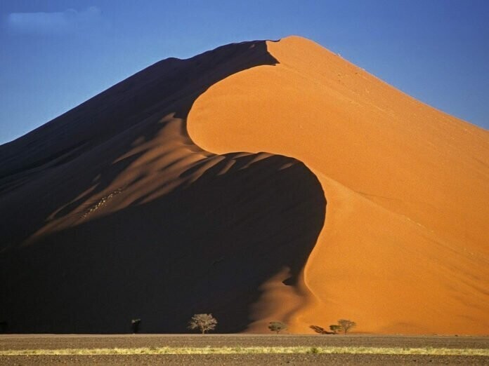 Толщина слоя песка в пустыне
