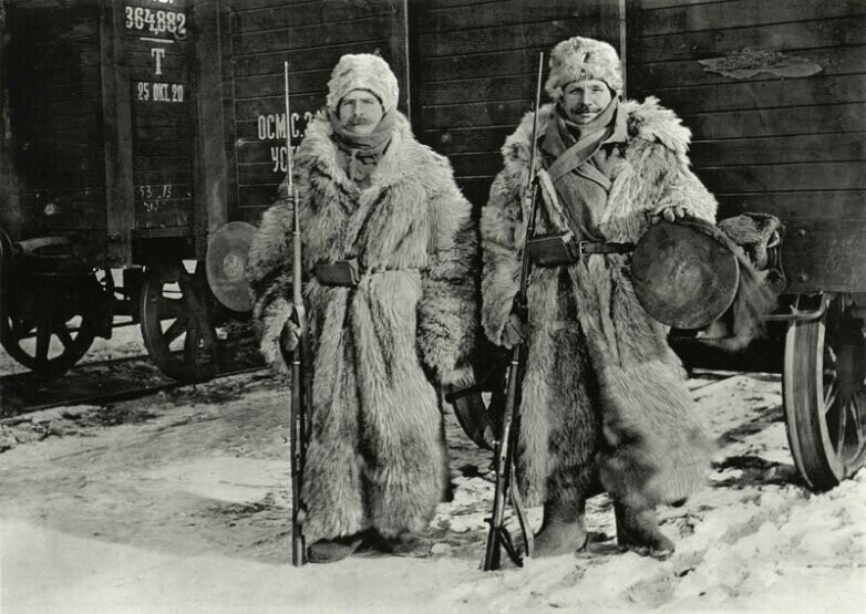 Чешские легионеры охраняют поезд в Сибири в -40 (1918) 