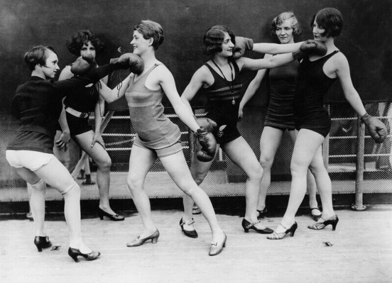 Первый женский боксерский клуб созданный в Лондоне, 1920-е годы