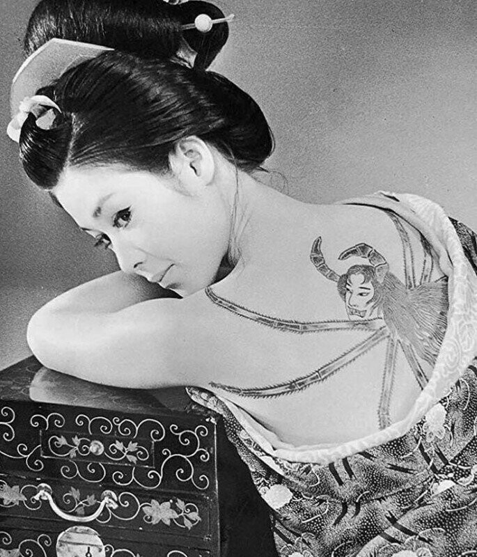 Аяко Вакао — японская киноактриса, одна из популярнейших кинозвёзд японского кинематографа 1950-х — 1960-х годов.