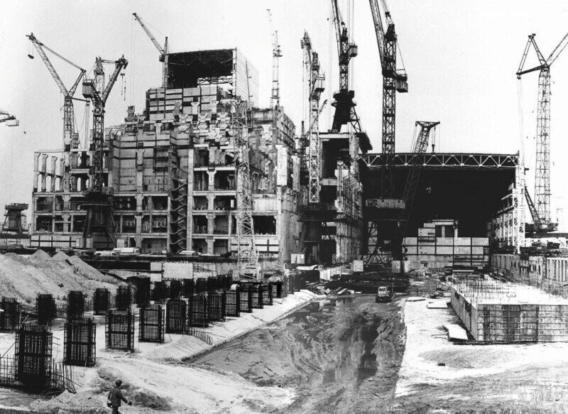Строительство Чернобыльского реакторного здания для энергоблока № 4. 1980-е г.