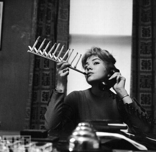 Сигаретный держатель для заядлых курильщиков, 1955 год