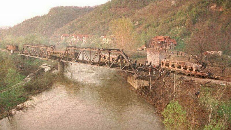 Как американцы уничтожили пассажирский поезд с людьми и им за это ничего не было