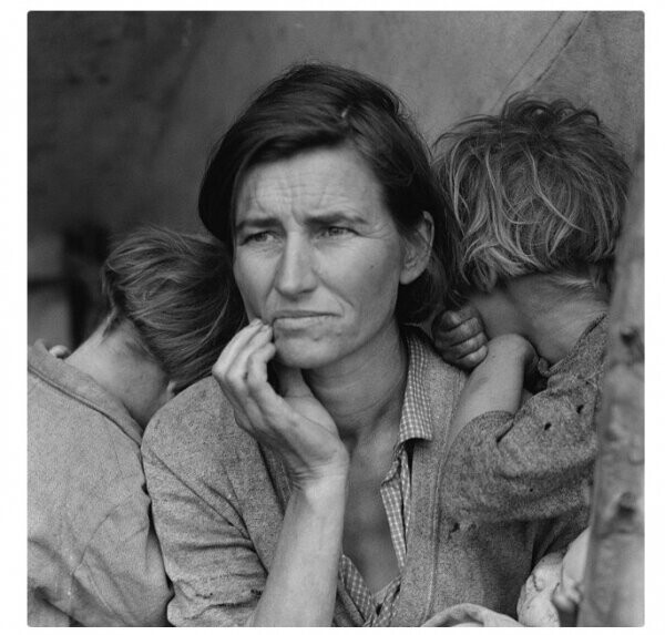10. Ей 32 года на этом снимке. Хотя опять же, это эпоха Великой депрессии.