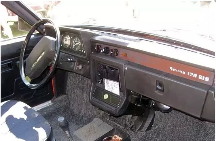 Skoda 105/120 — заднемоторный седан с секретом