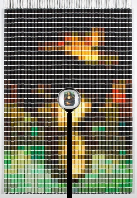 "Джоконда" сделанная из катушек цветных ниток