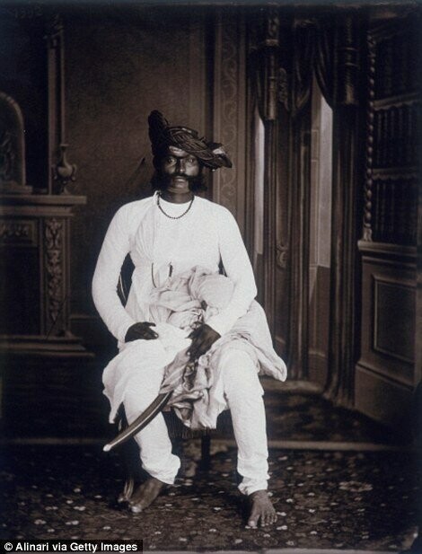 Коллекция фотографий индийского махараджи, которая оставалась нетронутой более века