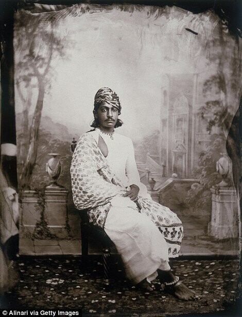 Коллекция фотографий индийского махараджи, которая оставалась нетронутой более века