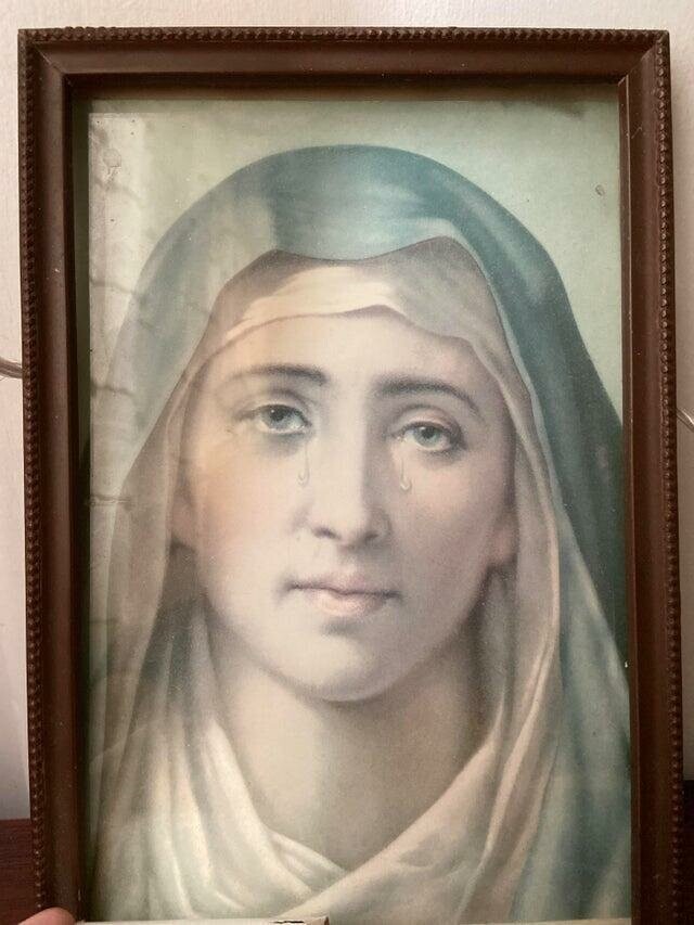 Эта картина Девы Марии выглядит как Николас Кейдж
