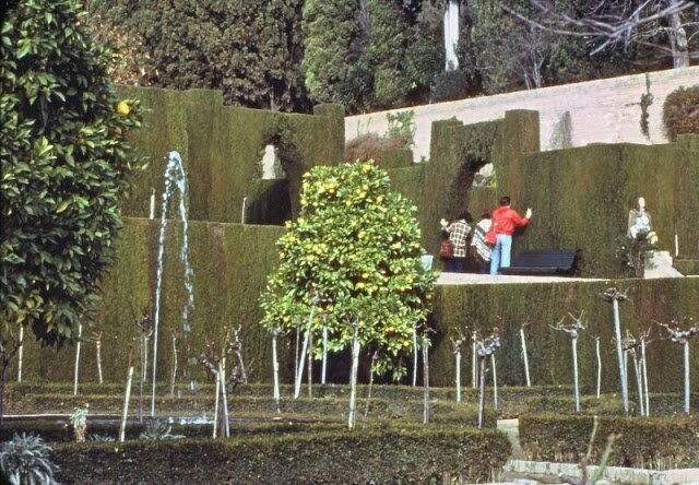 Туристы в Альгамбре, Гранада, 1977